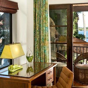 Black Dolphin Inn